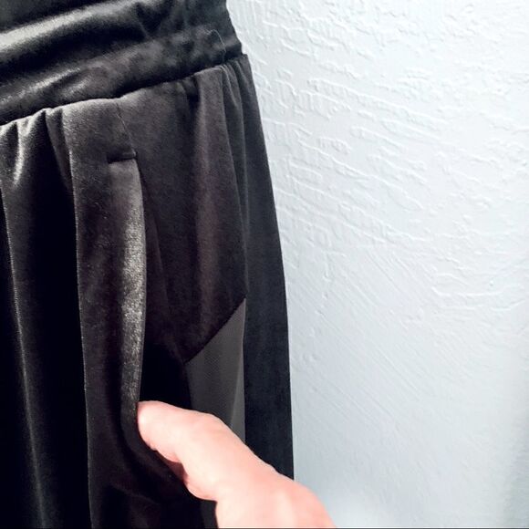 Forever 21 Black Velvet Drawstring Joggers Size Small - Picture 6 of 14